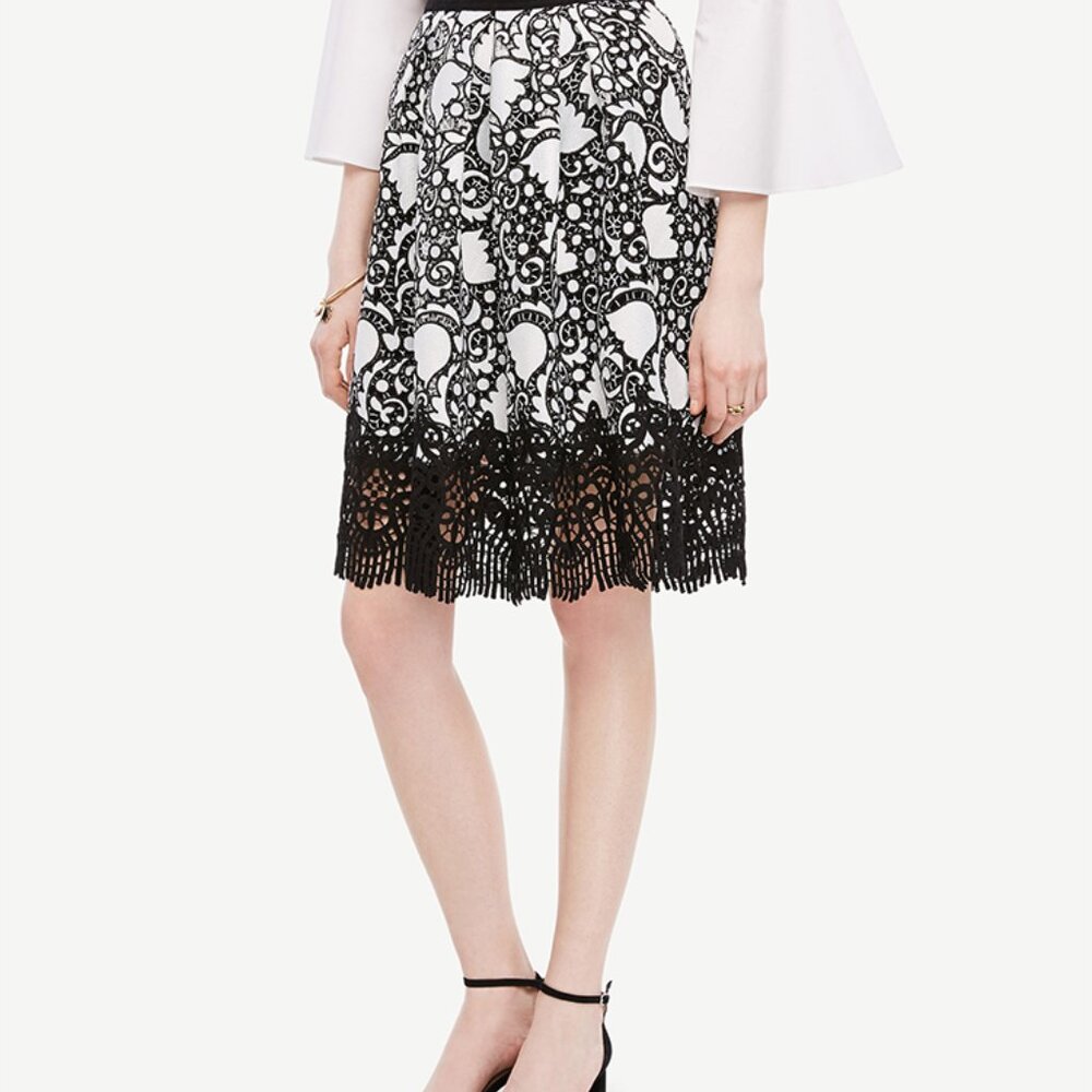 Ann Taylor Black & White Embroidered Lace Skirt Size 14 NWT